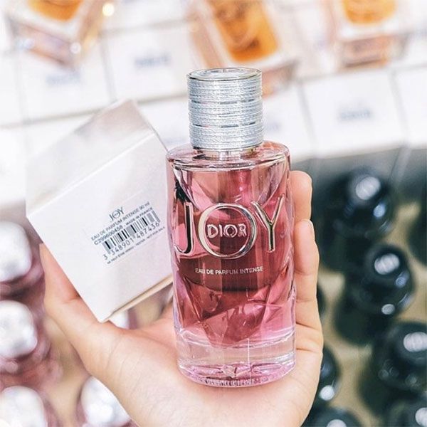 Thiết kế chai nước hoa Dior Joy EDP Intense 90ml điệu đ&aacute;, ch&oacute;i s&aacute;ng